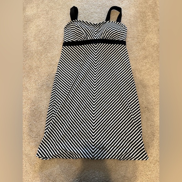 Athleta Women's Striped Pura Swim Dress Underwire Keyhole Back Chevron 34D/DD - Picture 2 of 3